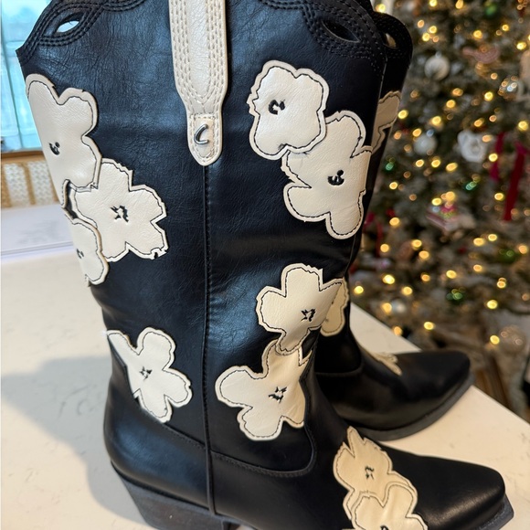 Circus by Sam Edelman Black and White Floral Heeled Boots - Picture 3 of 4